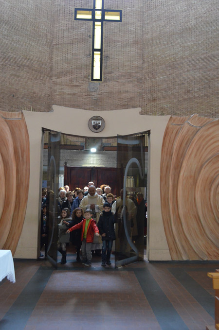 entrata in chiesa foto 1