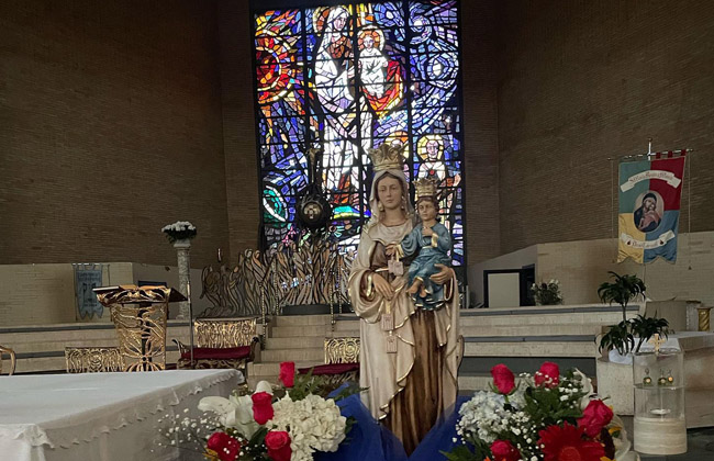 Statua della Madonna pellegrina