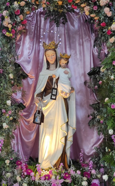 statua di Maria Regina del mondo