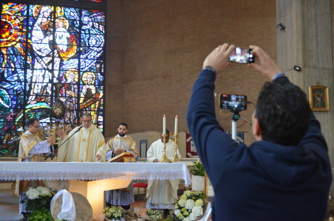 Domenica-Pasqua di Resurrezione Domenica-Pasqua di Resurrezione